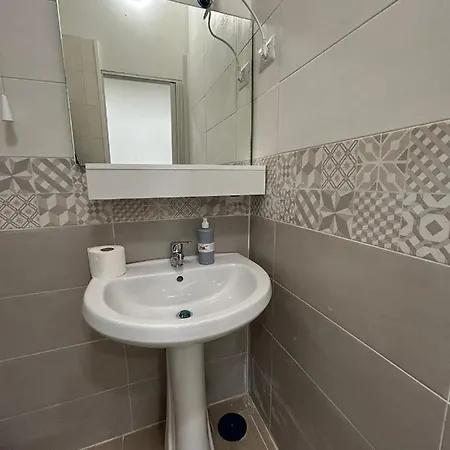 House Vicolo Longo 35 *